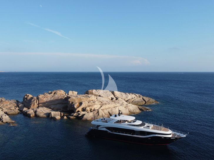 EDEN Maiora 30 Walkaround anchored EDEN Maiora 30 Walkaround anchored