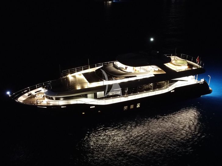 EDEN Maiora 30 Walkaround at night EDEN Maiora 30 Walkaround at night