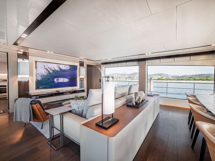 EDEN Maiora 30 Walkaround main saloon EDEN Maiora 30 Walkaround main saloon