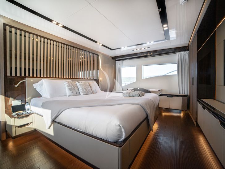 EDEN Maiora 30 Walkaround master cabin wide shot EDEN Maiora 30 Walkaround master cabin wide shot