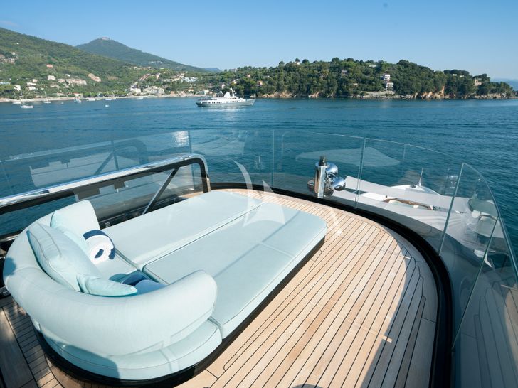 EH2 Benetti Motopanfilo 37m - flybridge sun beds EH2 Benetti Motopanfilo 37m - flybridge sun beds