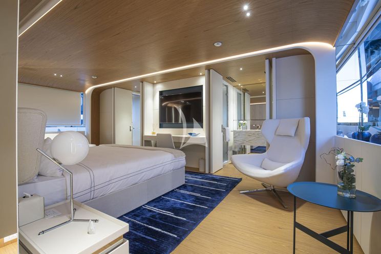 Charter Yacht EH2 - Benetti Motopanfilo 37m - 5 Cabins - Cannes - Nice - Antibes - St Tropez - French Riviera - Monaco