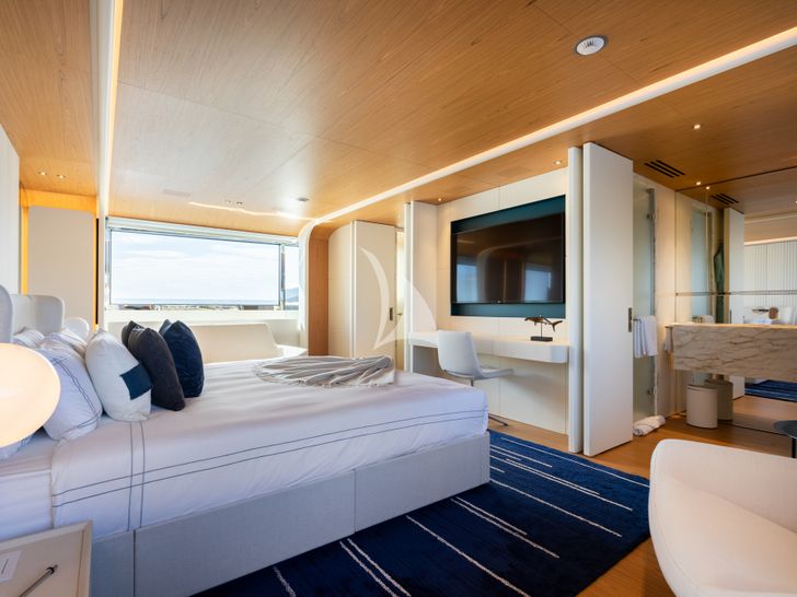 EH2 Benetti Motopanfilo 37m - master cabin EH2 Benetti Motopanfilo 37m - master cabin