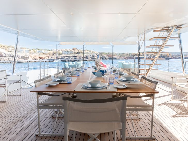 EH2 Benetti Motopanfilo 37m - sky deck aft alfresco dining area EH2 Benetti Motopanfilo 37m - sky deck aft alfresco dining area