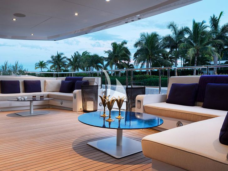 ELA Heesen Home 5000 FDHF aft lounging area ELA Heesen Home 5000 FDHF aft lounging area