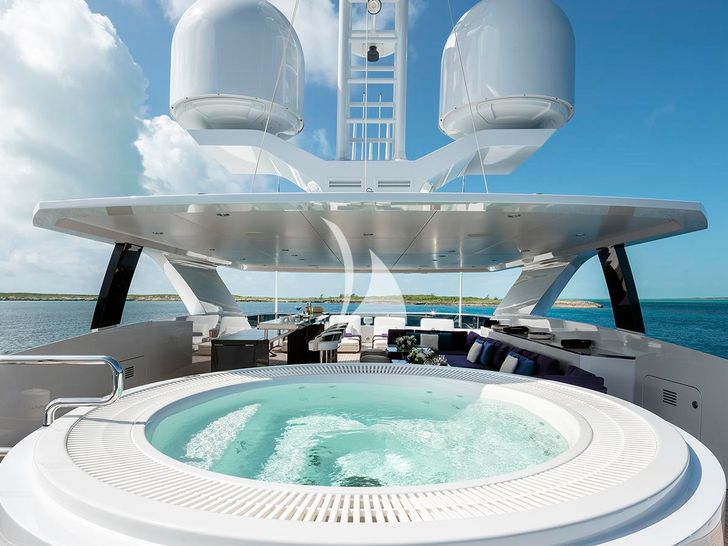 ELA Heesen Home 5000 FDHF flybridge jacuzzi ELA Heesen Home 5000 FDHF flybridge jacuzzi