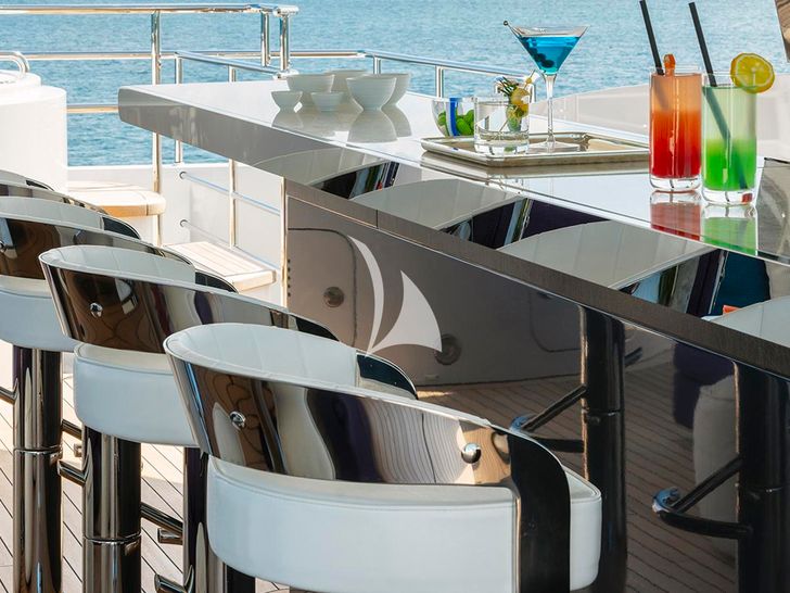 ELA Heesen Home 5000 FDHF flybridge bar area ELA Heesen Home 5000 FDHF flybridge bar area