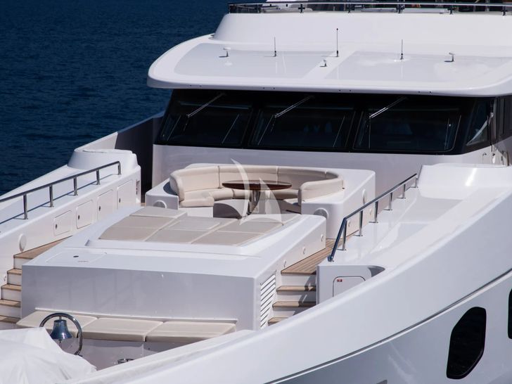 ELENI CBI Navi 50m - foredeck ELENI CBI Navi 50m - foredeck