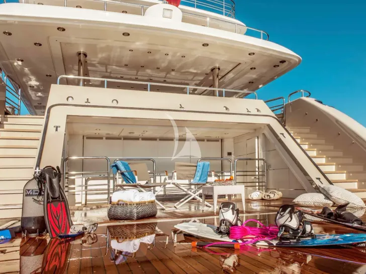 ELENI 60M CRN 60 - water toys ELENI 60M CRN 60 - water toys