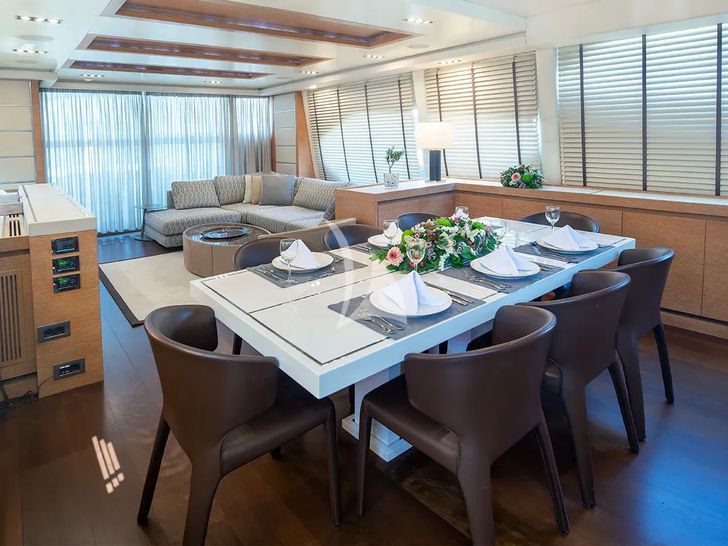 ELEVEN I Italcraft 90 dining area ELEVEN I Italcraft 90 dining area