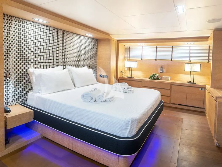 ELEVEN I Italcraft 90 master cabin ELEVEN I Italcraft 90 master cabin