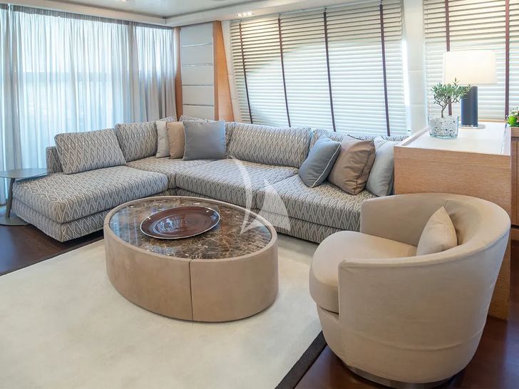 ELEVEN I Italcraft 90 saloon seating ELEVEN I Italcraft 90 saloon seating