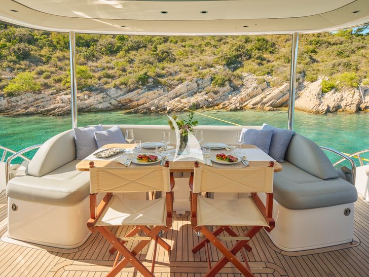 ELIZABETH Princess Y72 crewed Motor Yacht Cruising