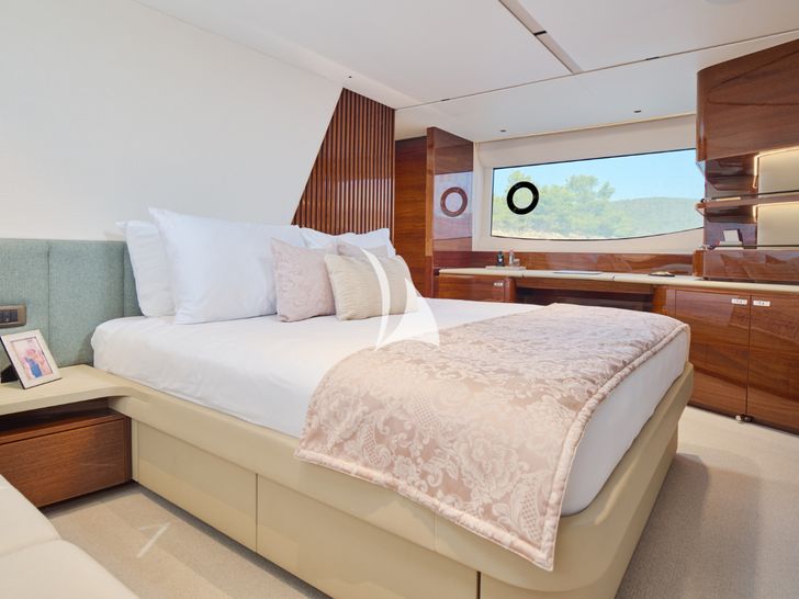 ELIZABETH Princess Y72 crewed Motor Yacht Master Cabin Study