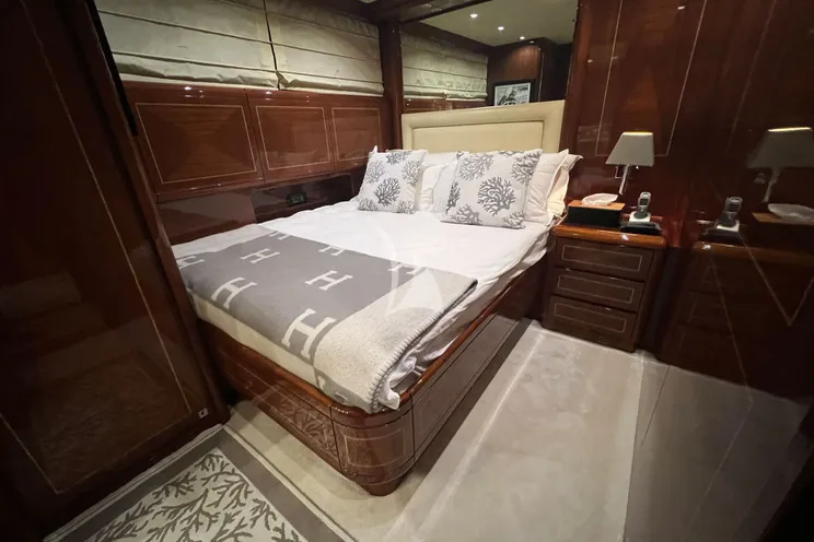 Charter Yacht ELTON II - Mangusta 72 - 3 Cabins - Frejus - Cannes - Nice - Antibes - St Tropez - French Riviera - Monaco