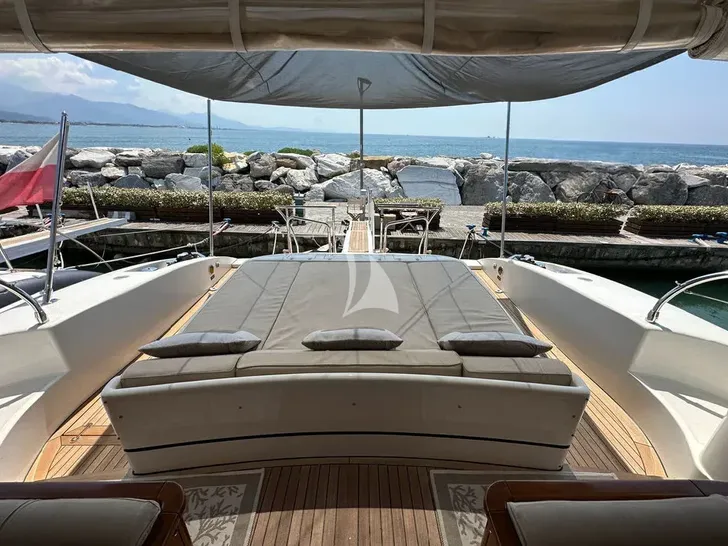 ELTON II Mangusta 72 - aft deck sun bed ELTON II Mangusta 72 - aft deck sun bed