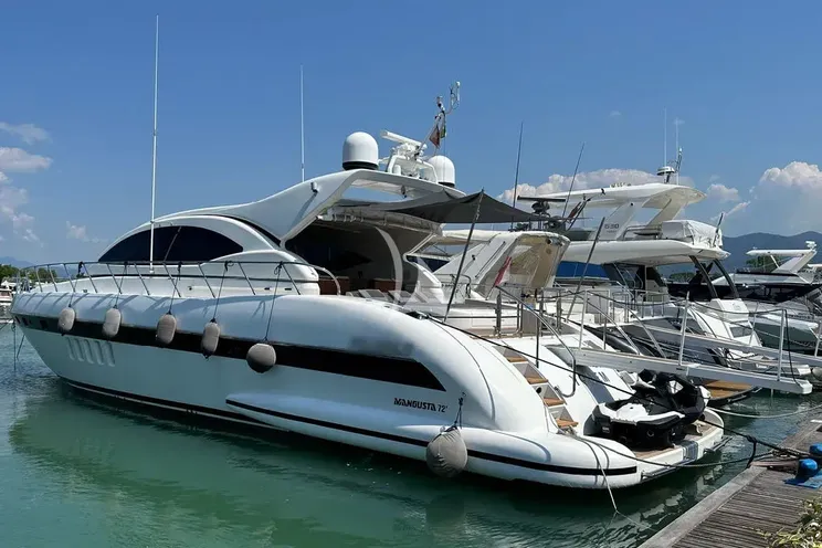 Charter Yacht ELTON II - Mangusta 72 - 3 Cabins - Frejus - Cannes - Nice - Antibes - St Tropez - French Riviera - Monaco