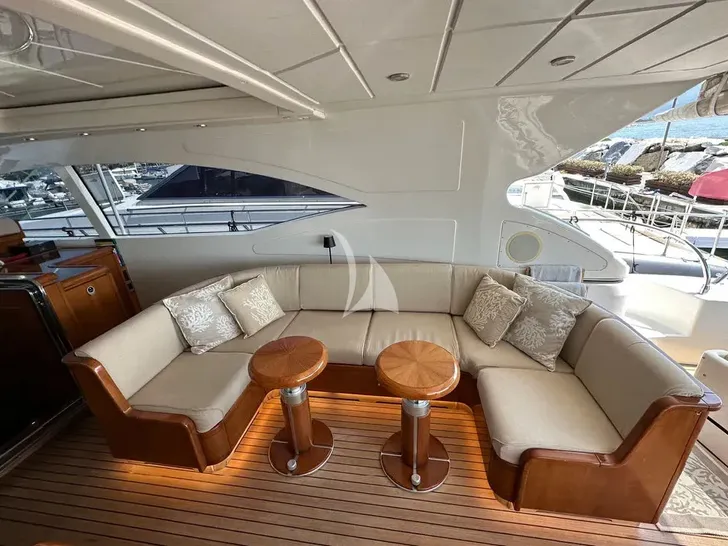 ELTON II Mangusta 72 - flybridge seating ELTON II Mangusta 72 - flybridge seating