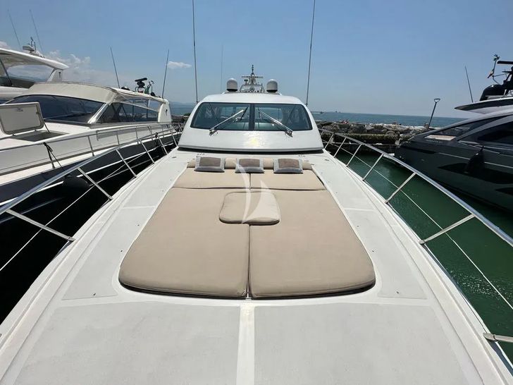 ELTON II Mangusta 72 - foredeck sun pads ELTON II Mangusta 72 - foredeck sun pads