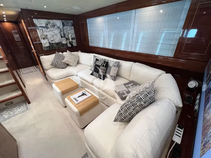 ELTON II Mangusta 72 - main saloon seating ELTON II Mangusta 72 - main saloon seating