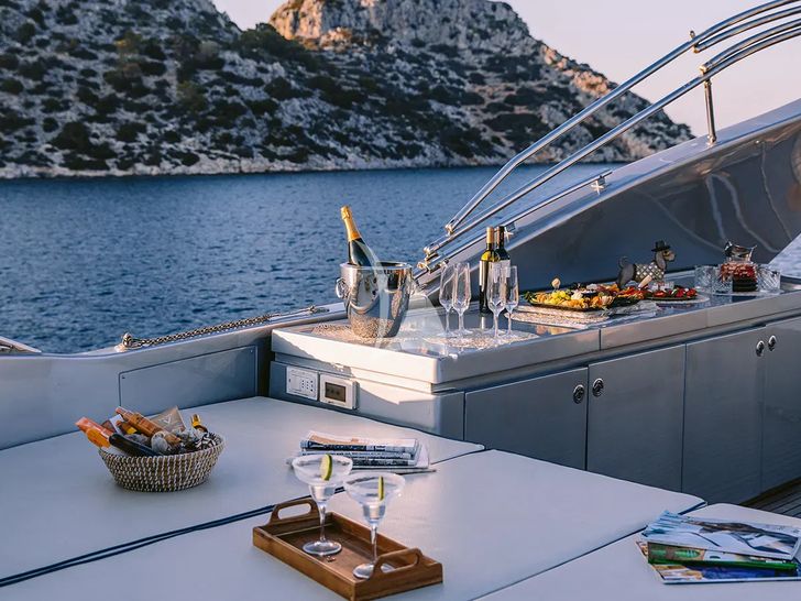 ELVI Posillipo Technema 95s - flybridge wine party ELVI Posillipo Technema 95s - flybridge wine party