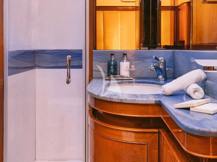 ELVI Posillipo Technema 95s - twin cabin 1 bathroom ELVI Posillipo Technema 95s - twin cabin 1 bathroom