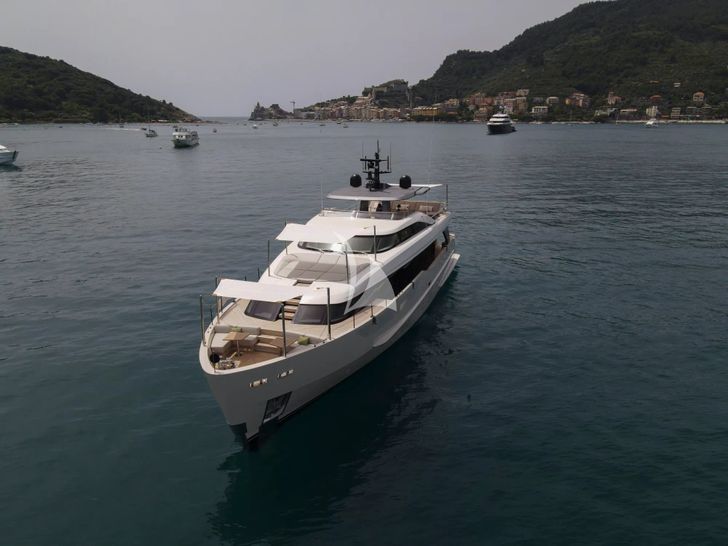 EM3 Sanlorenzo SD90 - anchored front view EM3 Sanlorenzo SD90 - anchored front view