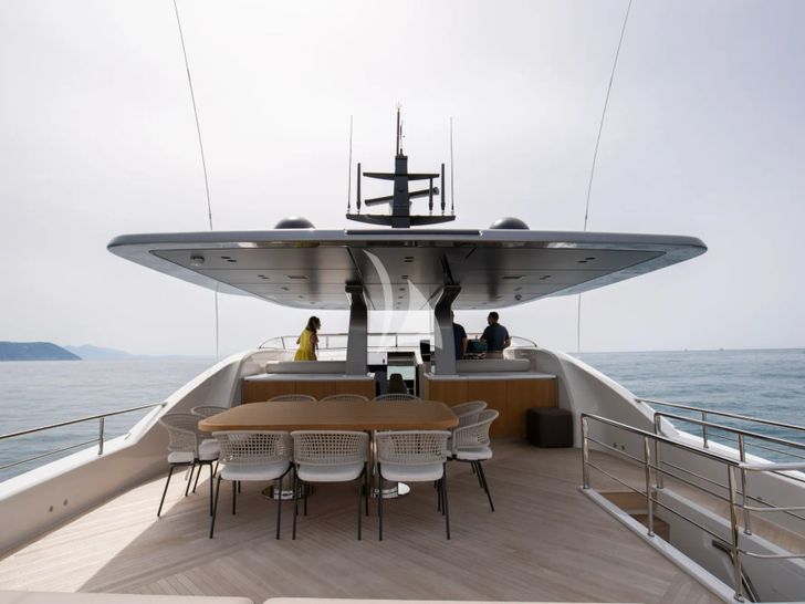EM3 Sanlorenzo SD90 - sun deck dining area EM3 Sanlorenzo SD90 - sun deck dining area