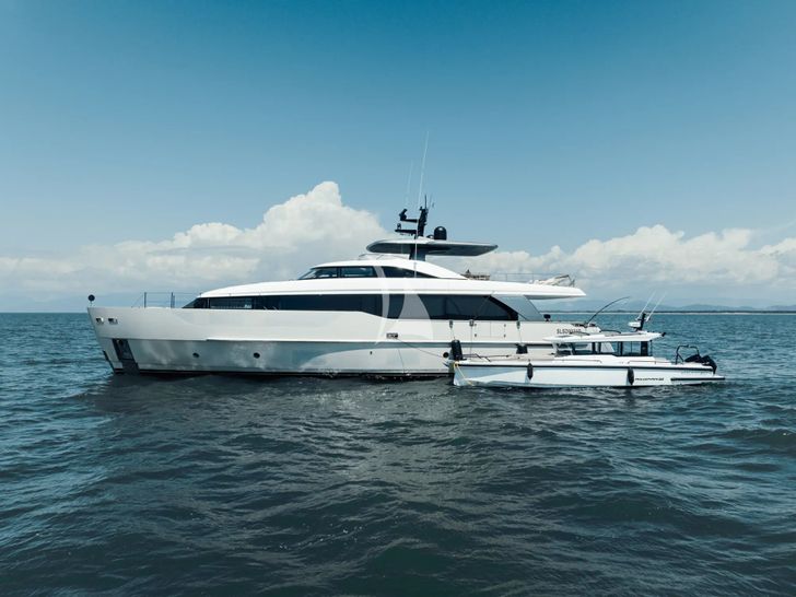 EM3 Sanlorenzo SD90 - with the chase boat EM3 Sanlorenzo SD90 - with the chase boat