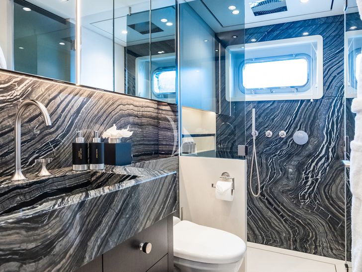 EMERALD Feadship 50m - VIP cabin 2 bathroom EMERALD Feadship 50m - VIP cabin 2 bathroom