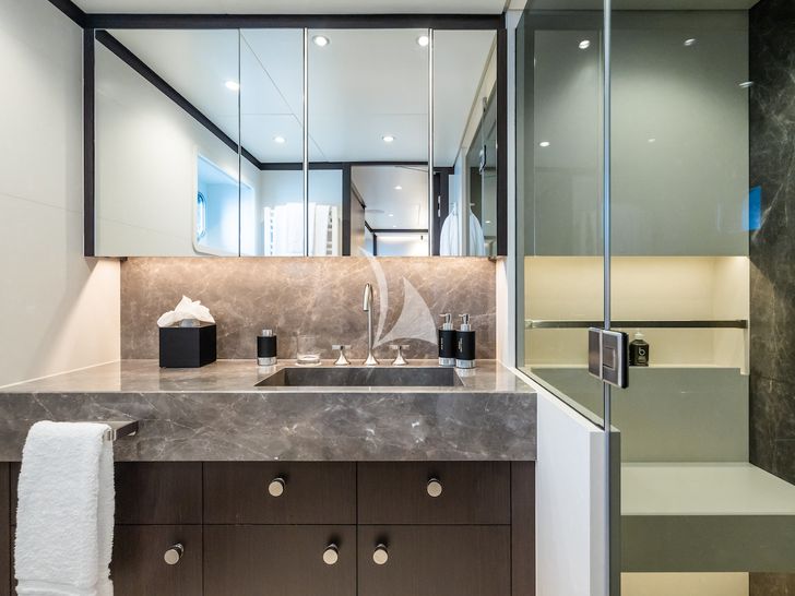 EMERALD Feadship 50m - VIP cabin 3 bathroom EMERALD Feadship 50m - VIP cabin 3 bathroom