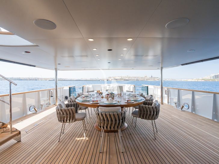 EMERALD Feadship 50m - main aft deck dining area EMERALD Feadship 50m - main aft deck dining area