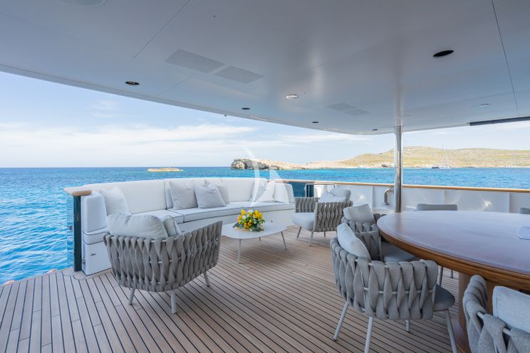 Charter Yacht EMERALD - Feadship 50m - 6 Cabins - Cannes - St. Tropez - Nice - Antibes - French Riviera - Monaco