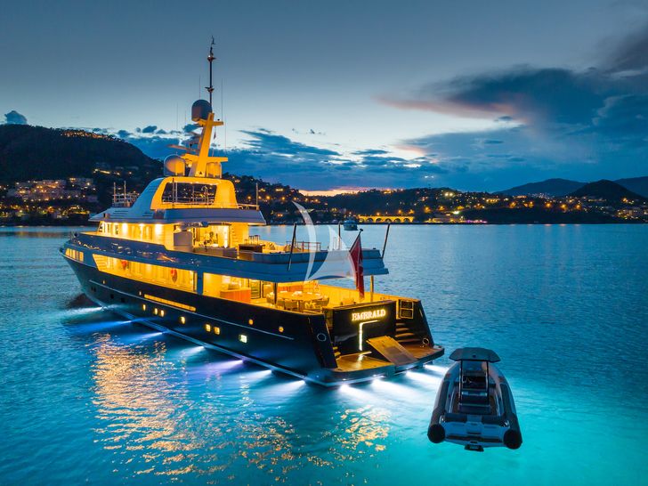 EMERALD Feadship 50m - at night EMERALD Feadship 50m - at night