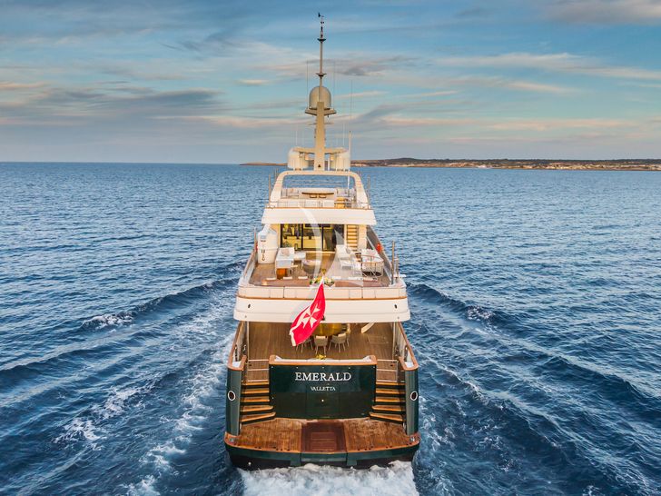 EMERALD Feadship 50m - cruising stern shot EMERALD Feadship 50m - cruising stern shot