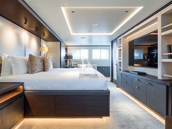 EMERALD Feadship 50m - main cabin other angle EMERALD Feadship 50m - main cabin other angle