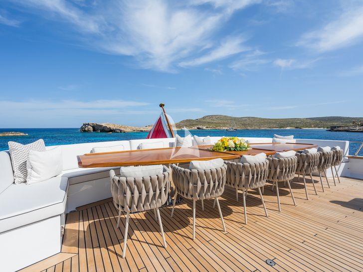 EMERALD Feadship 50m - sky deck alfresco dining area EMERALD Feadship 50m - sky deck alfresco dining area