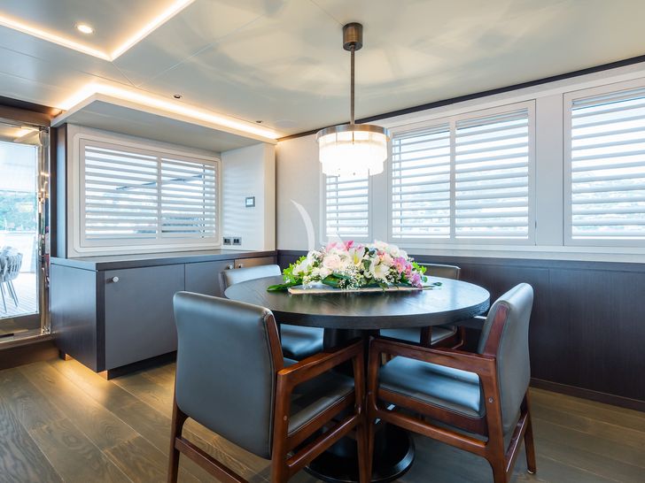 EMERALD Feadship 50m - main saloon tea area EMERALD Feadship 50m - main saloon tea area