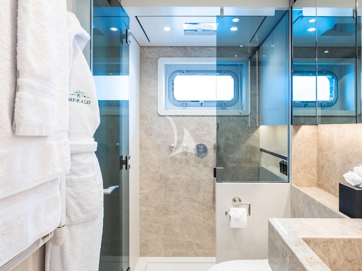 EMERALD Feadship 50m - twin cabin 1 bathroom EMERALD Feadship 50m - twin cabin 1 bathroom