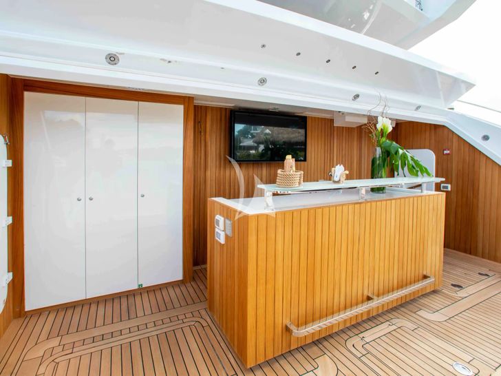 EMINA Benetti Fast 140 - beach club bar EMINA Benetti Fast 140 - beach club bar