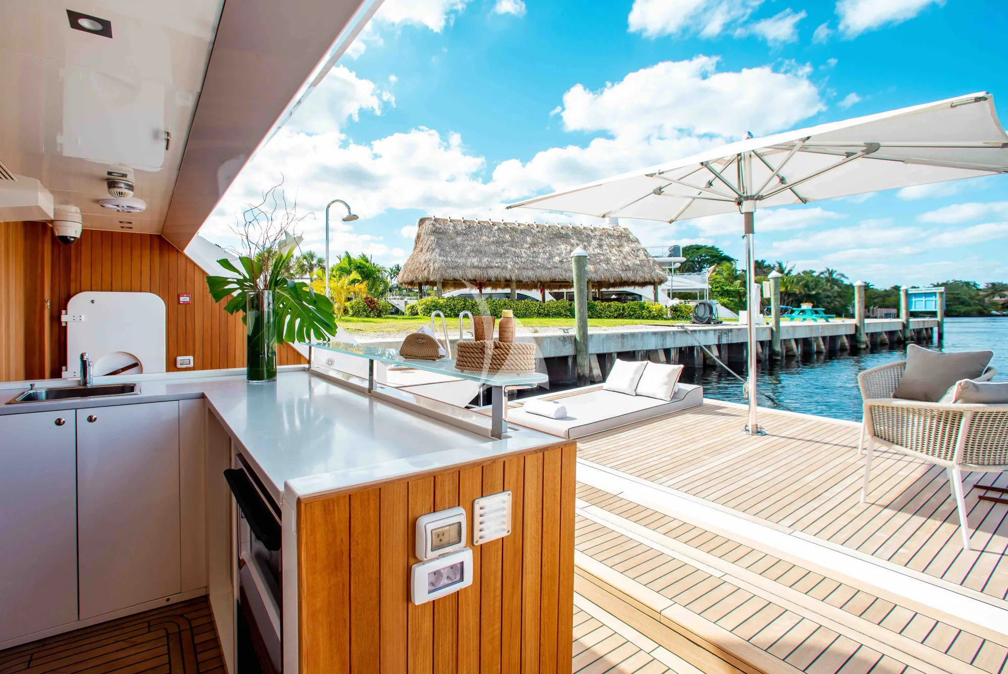 Charter Yacht EMINA - Benetti Fast 140 - 6 Cabins - Nassau - Exumas - Bahamas