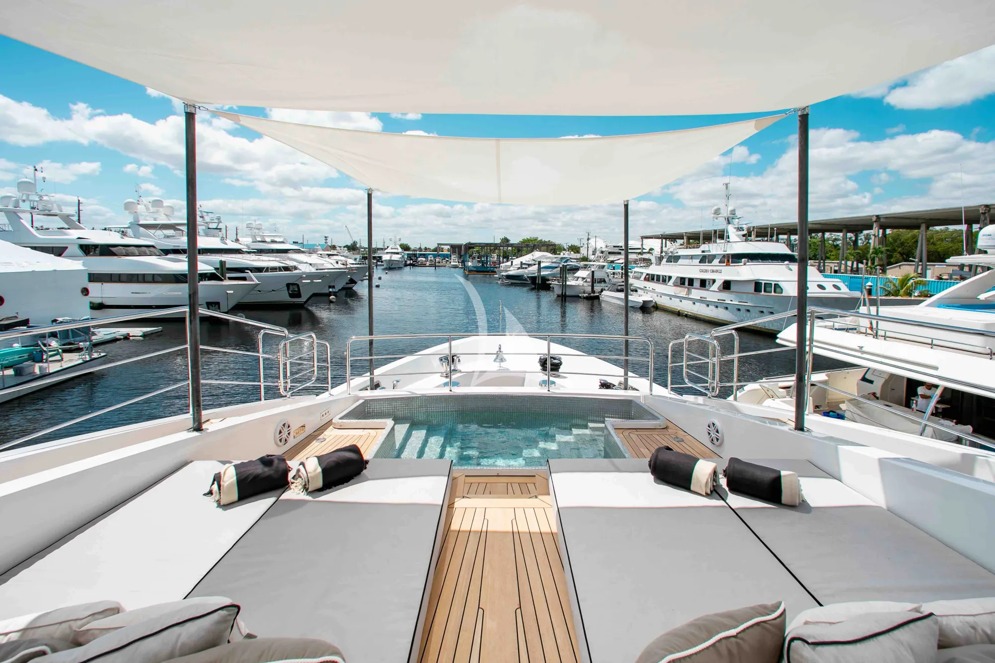 Charter Yacht EMINA - Benetti Fast 140 - 6 Cabins - Nassau - Exumas - Bahamas