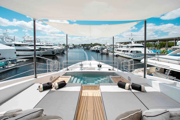 Charter Yacht EMINA - Benetti Fast 140 - 6 Cabins - Nassau - Exumas - Bahamas