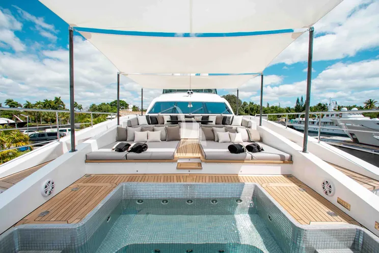 Charter Yacht EMINA - Benetti Fast 140 - 6 Cabins - Nassau - Exumas - Bahamas