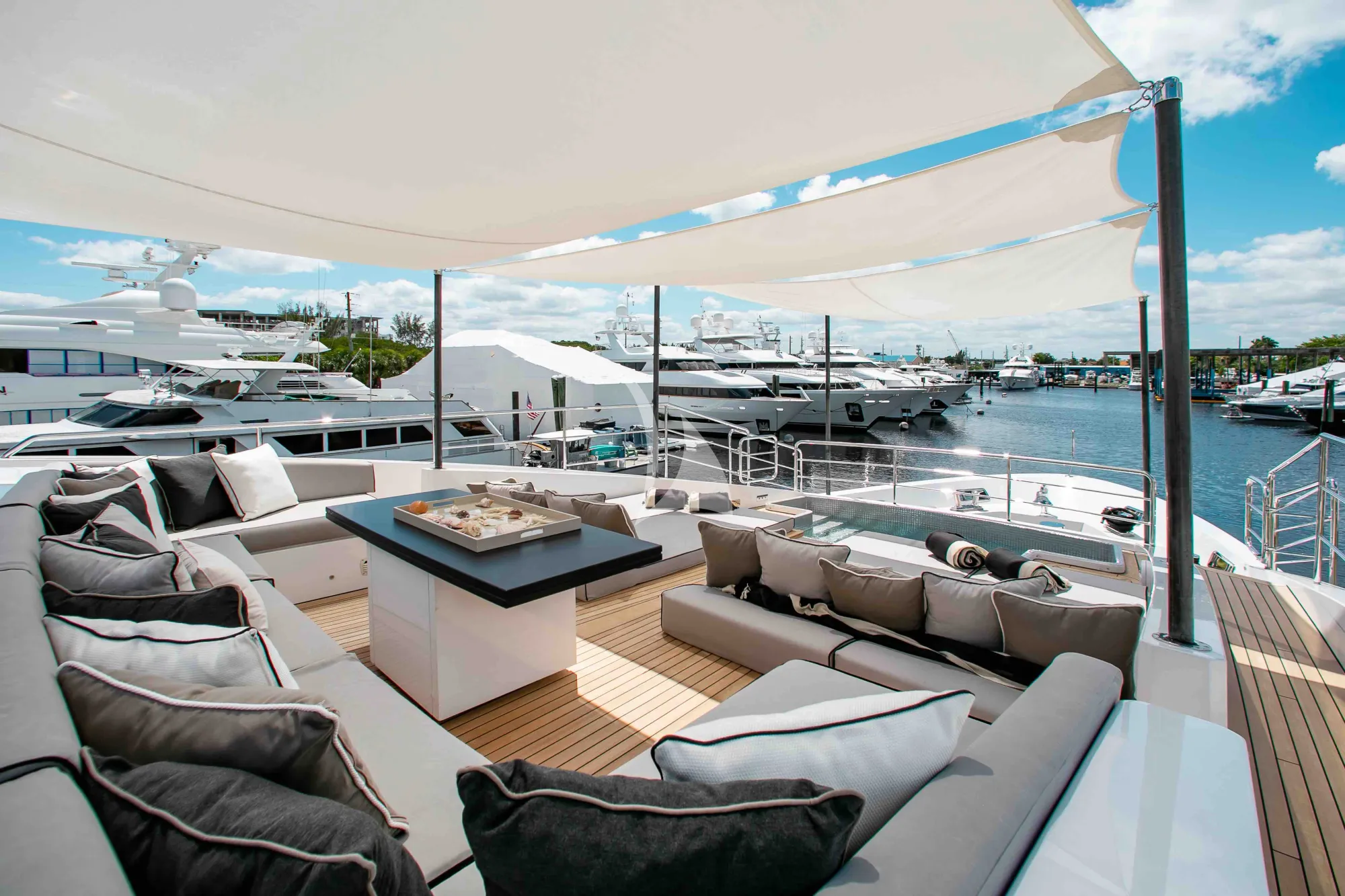Charter Yacht EMINA - Benetti Fast 140 - 6 Cabins - Nassau - Exumas - Bahamas