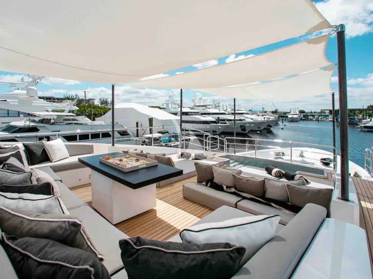 EMINA Benetti Fast 140 - foredeck lounge EMINA Benetti Fast 140 - foredeck lounge