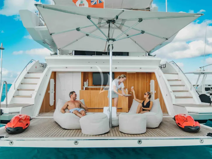 EMINA Benetti Fast 140 - guests in the beach club EMINA Benetti Fast 140 - guests in the beach club