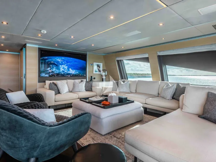 EMINA Benetti Fast 140 - sky lounge EMINA Benetti Fast 140 - sky lounge