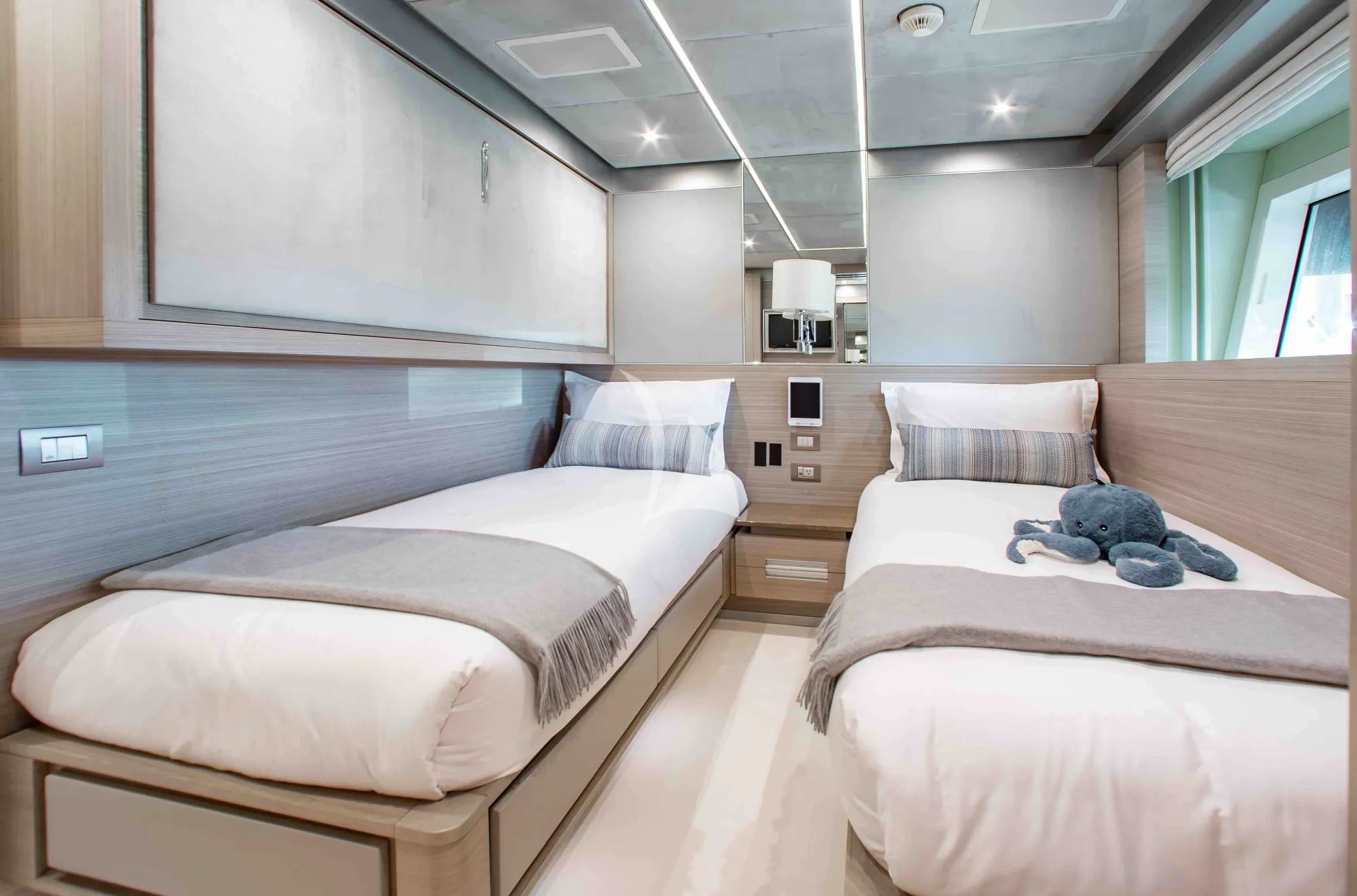 Charter Yacht EMINA - Benetti Fast 140 - 6 Cabins - Nassau - Exumas - Bahamas