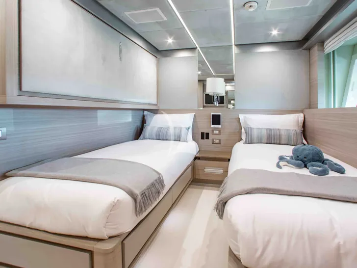 EMINA Benetti Fast 140 - twin cabin EMINA Benetti Fast 140 - twin cabin